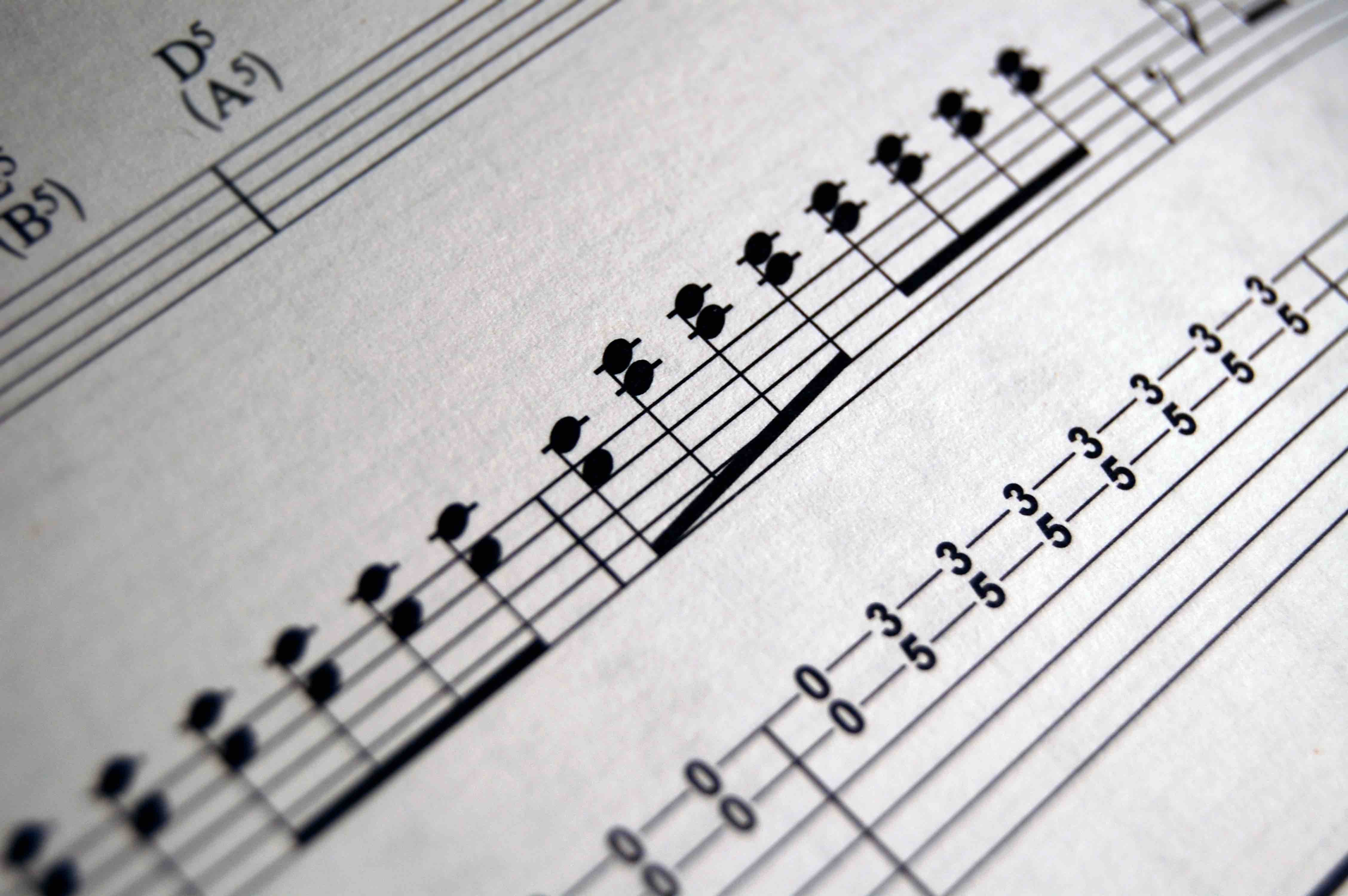 On rational and irrational numbers, strings and harmony